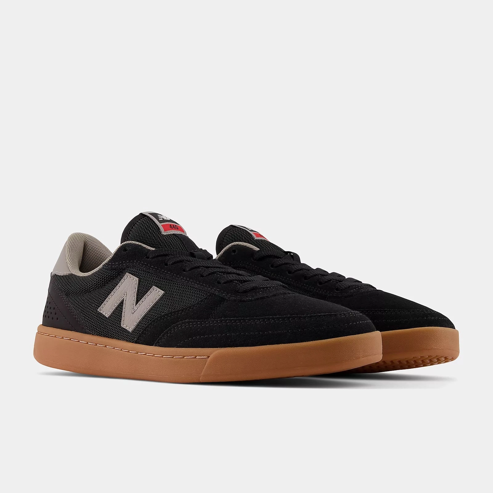 Minimalist Lace Up Front Skate Shoes New Balance Numeric Skateboard Shoes 440 Black/Gum