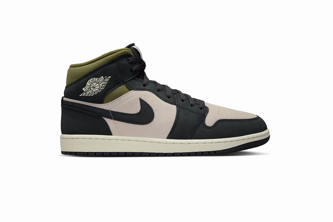 Air Jordan 1 Mid SE : Lt Orewood Brown / Off Noir Track Spike Shoes Nike