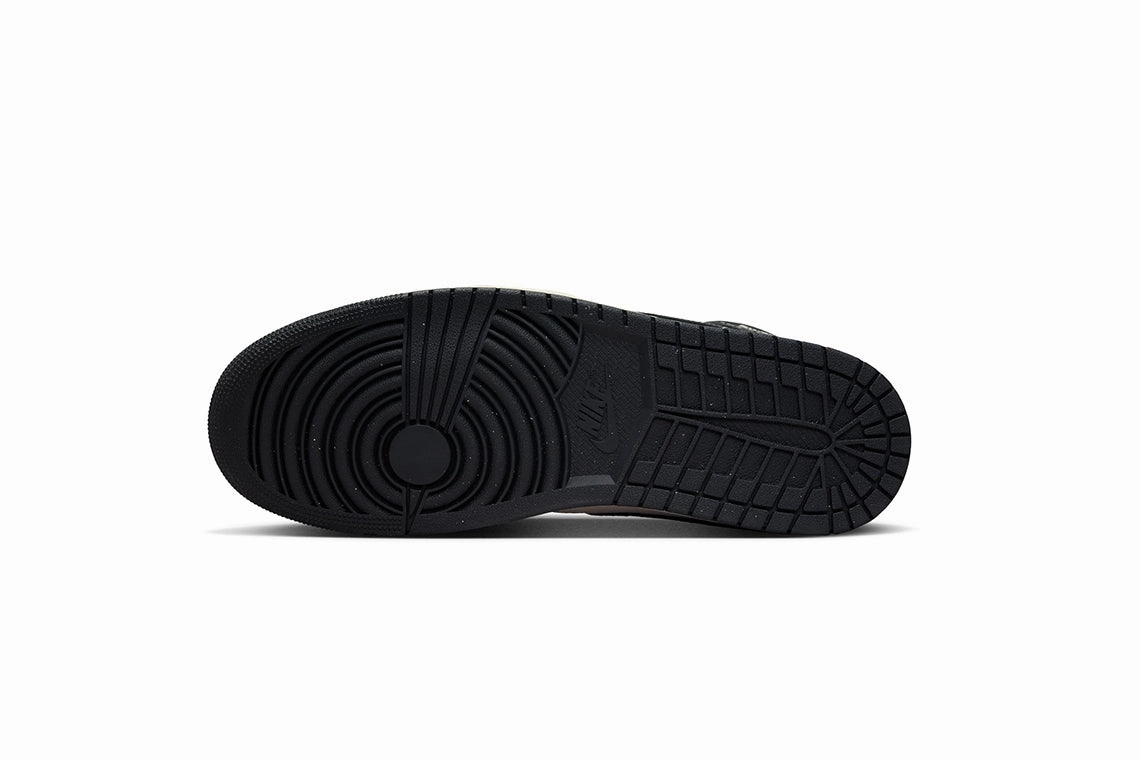 Air Jordan 1 Mid SE : Lt Orewood Brown / Off Noir Custom Nike Wrestling Shoes