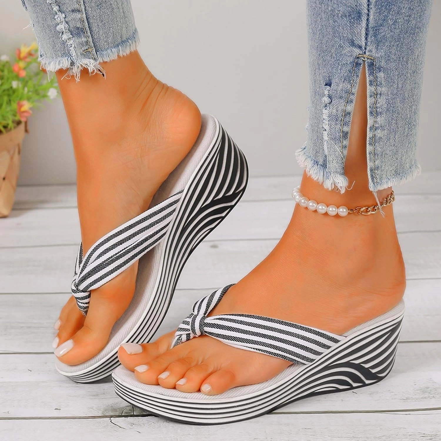 Thick Rubber Flip Flops 2025 Women's New Casual Sandals Plus-size Summer Beach Clip-toe Wedge Heel Sandal Arch Support Comfortable Slippers