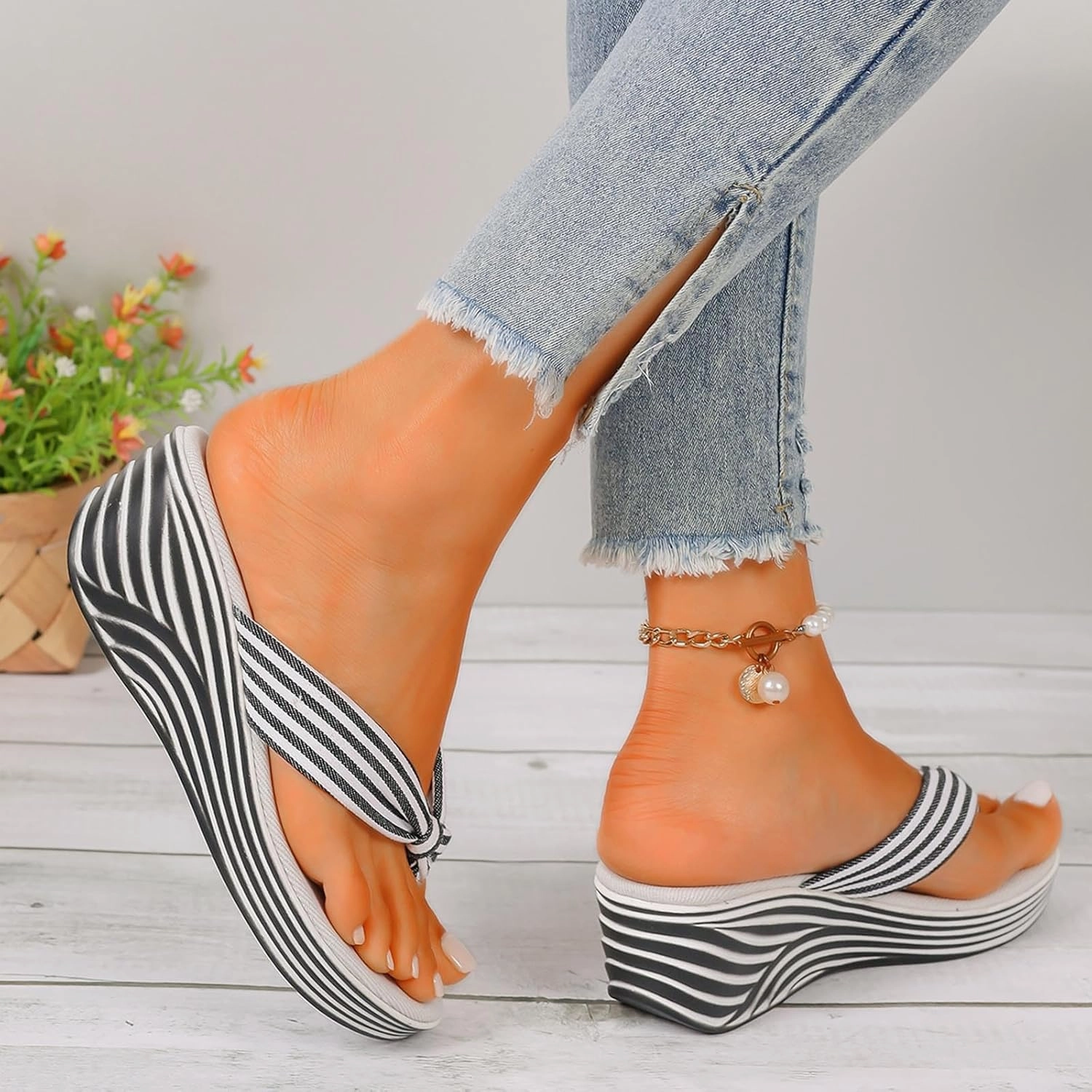 Throw Away Flip Flops 2025 Women's New Casual Sandals Plus-size Summer Beach Clip-toe Wedge Heel Sandal Arch Support Comfortable Slippers