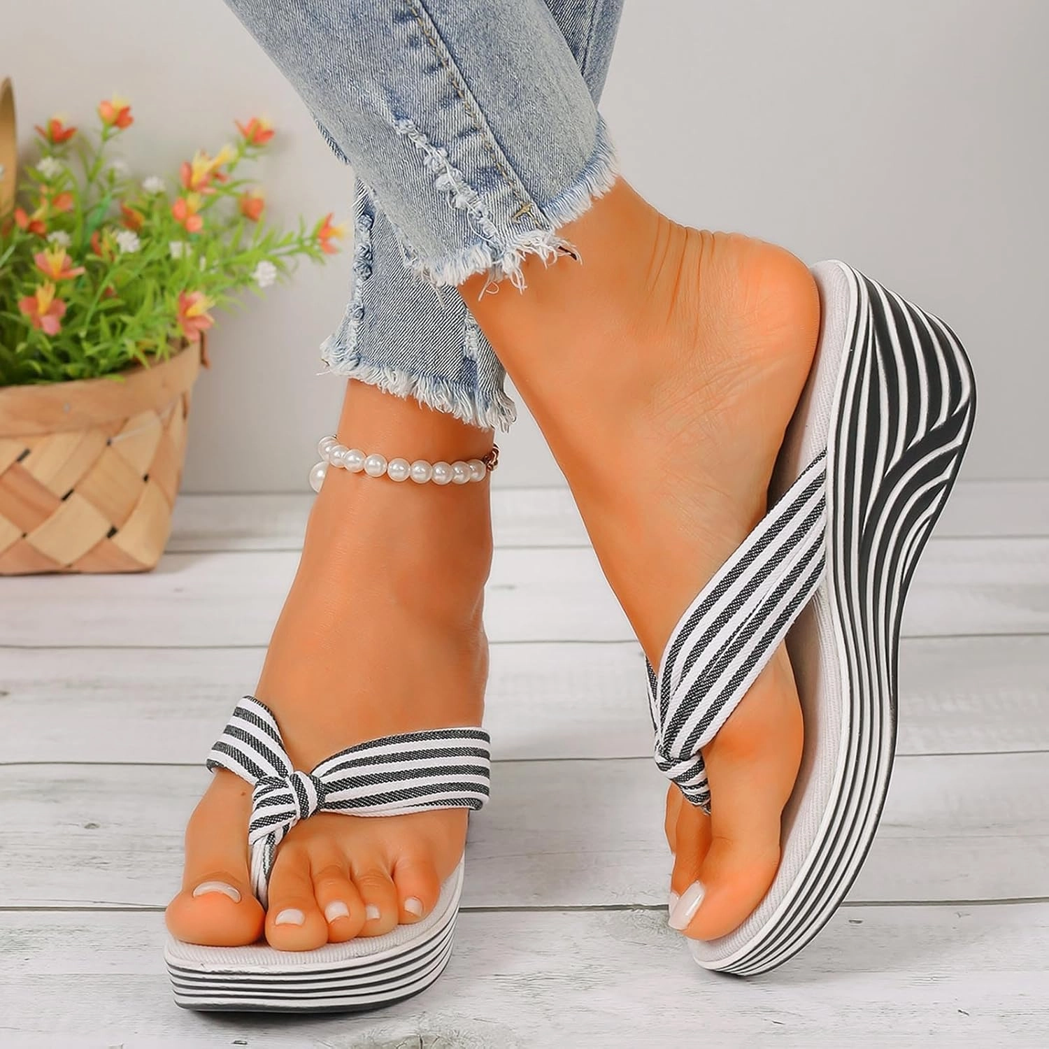 Bottle Opener Flip Flops 2025 Women's New Casual Sandals Plus-size Summer Beach Clip-toe Wedge Heel Sandal Arch Support Comfortable Slippers