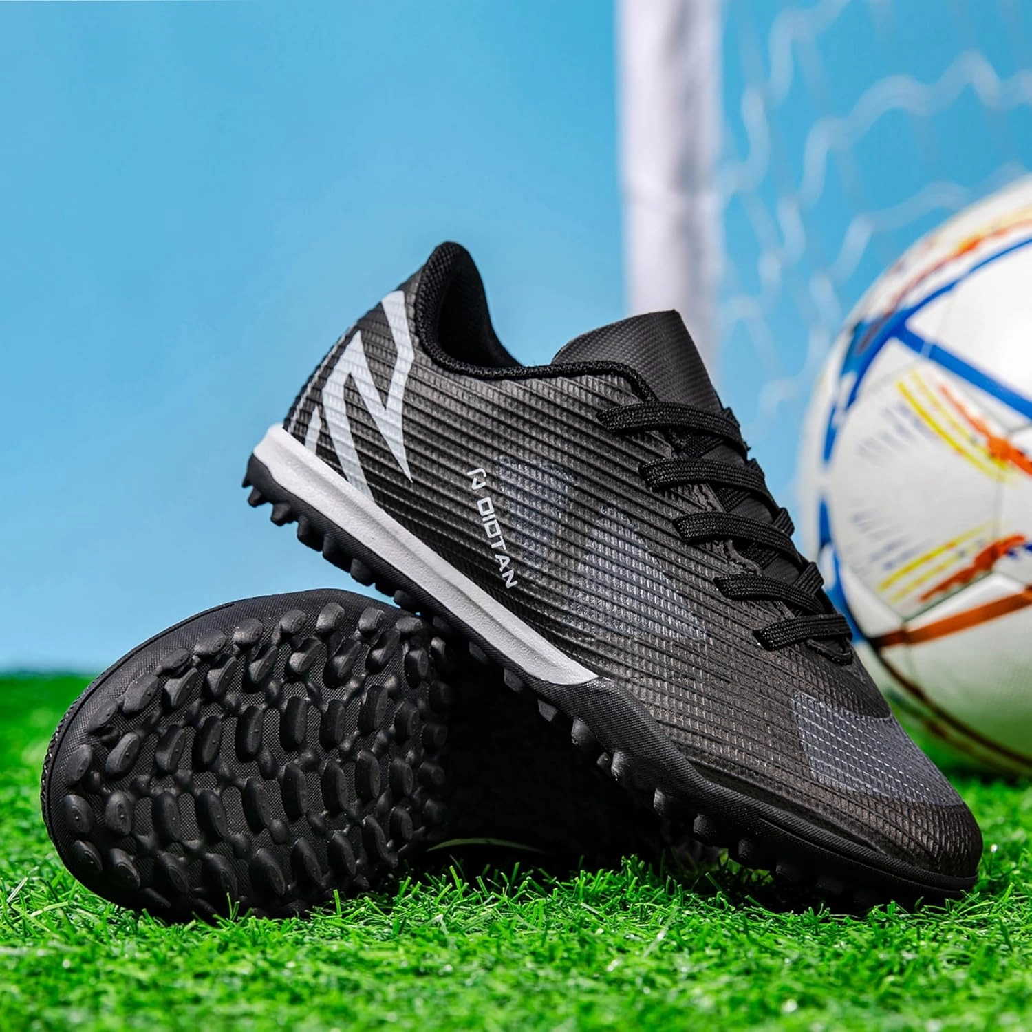 Boys Girls Soccer Cleats Kids Soccer Shoes Low Top Training Youth Football Cleats Outdoor Football Shoes Shiny Cleats Soccer