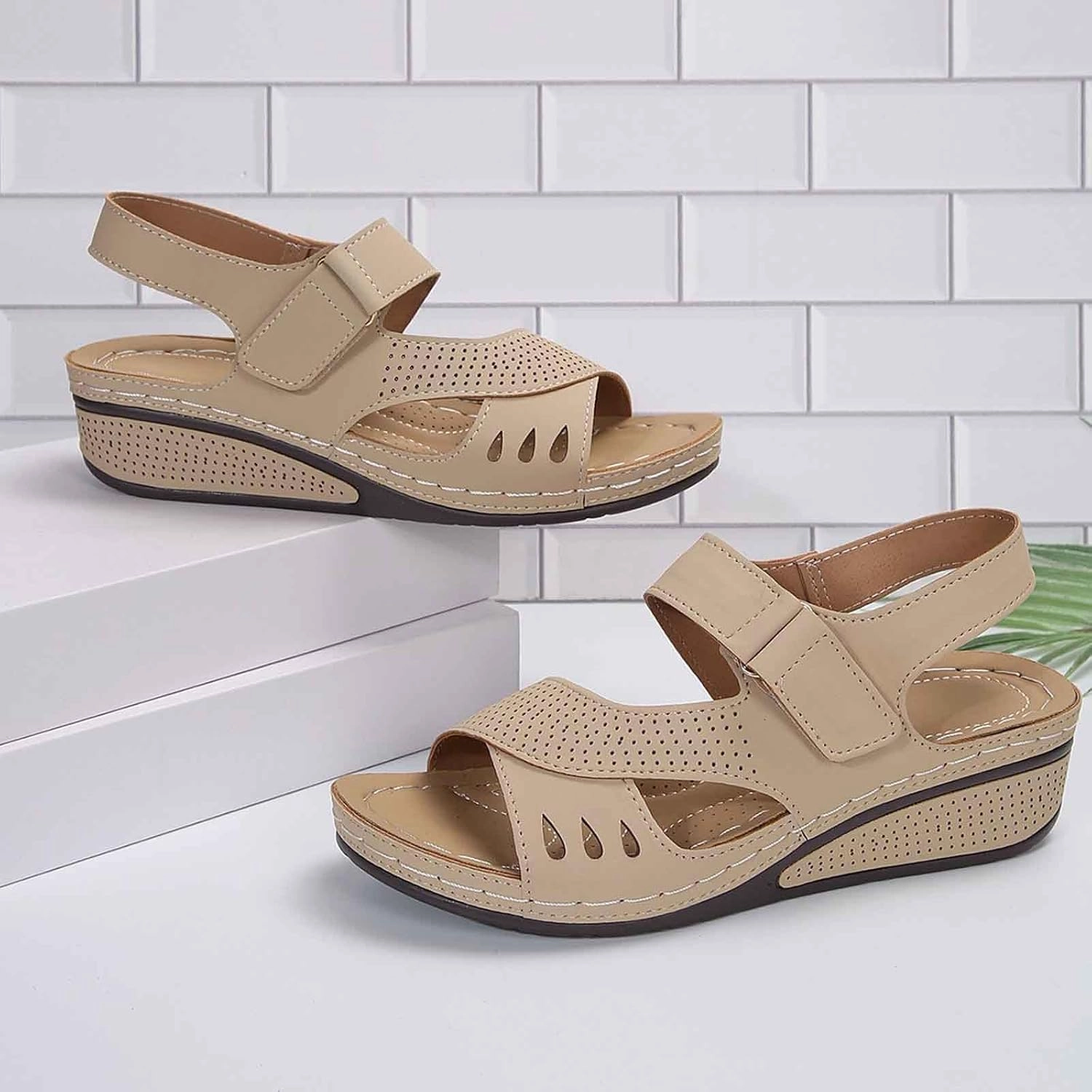 Flat Sandals for Women Round Toe Cross Straps Hollow Out Wedge Heel Breathable Lightweight Beach Walking Sandals Flip-flops Celebrity Style
