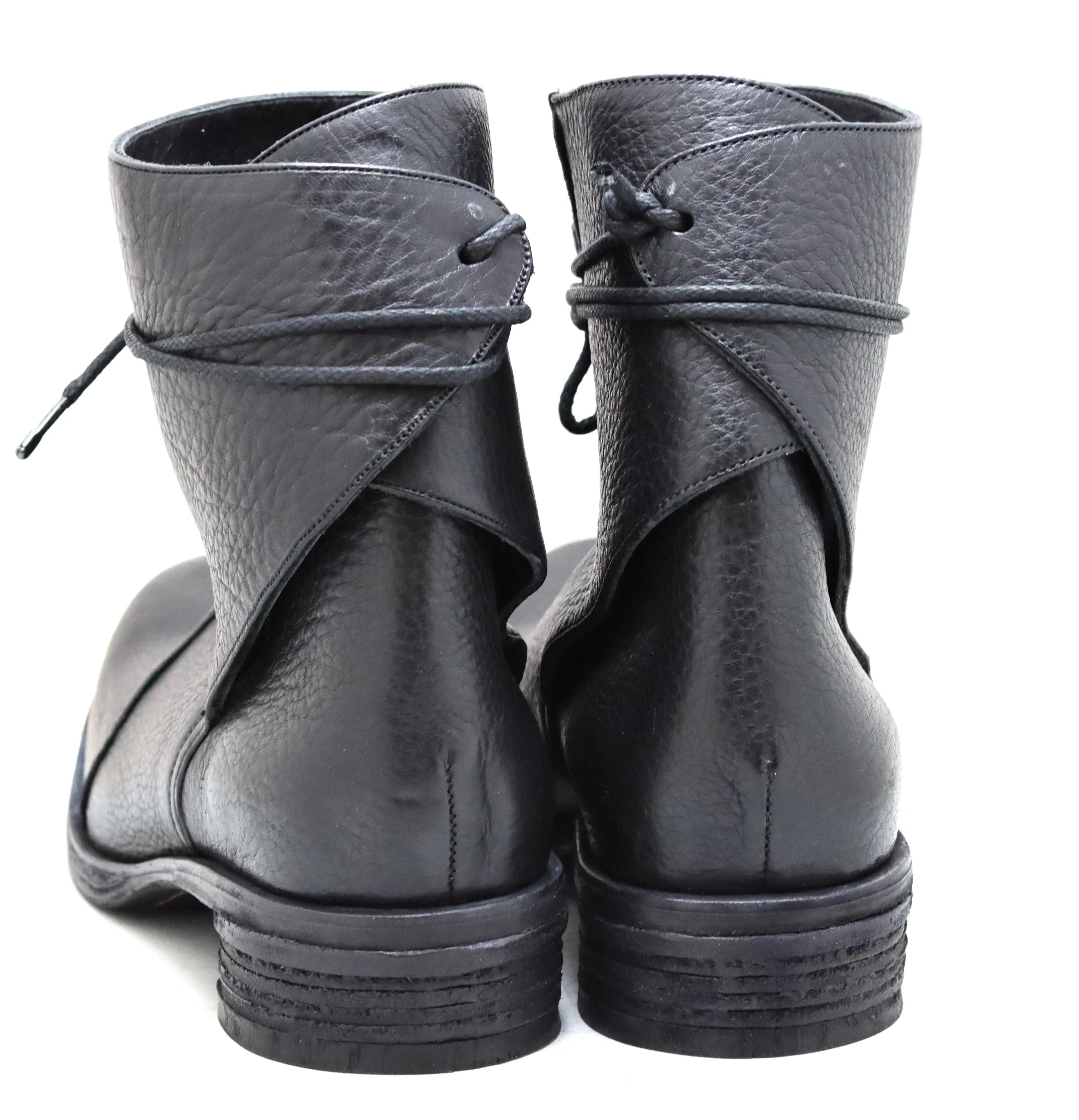 Ankle Boots In Leather Lace around boot  | vachetta grain | black