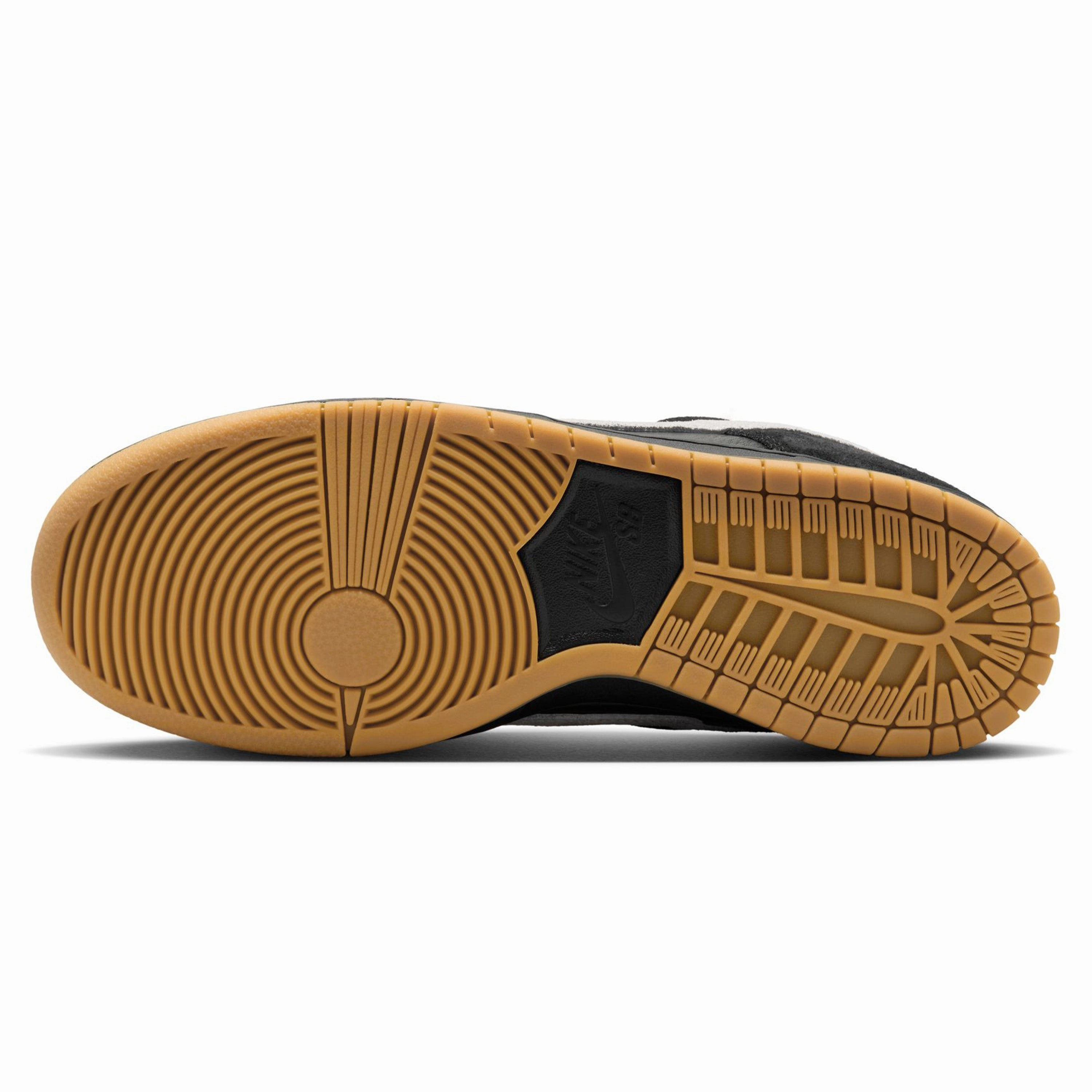 Nike Revolution Street Shoe NIKE SB DUNK LOW PRO BLACK / WHITE-BLACK-GUM LIGHT BROWN