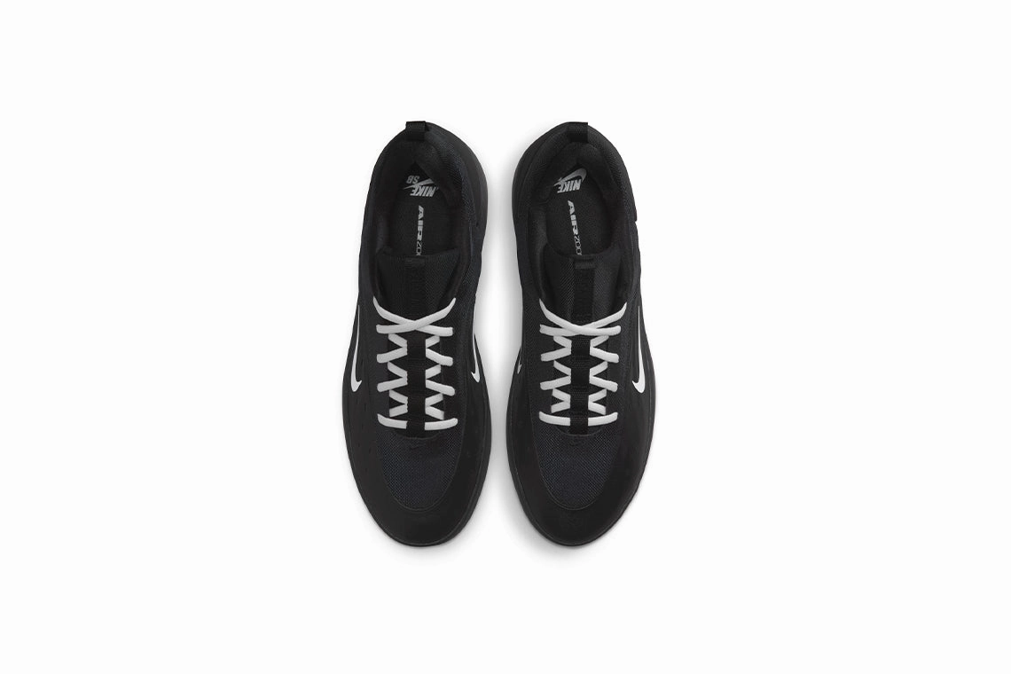 Nike SB Zoom Nyjah 4 : Black / White / Black Vintage Nike Wrestling Shoes