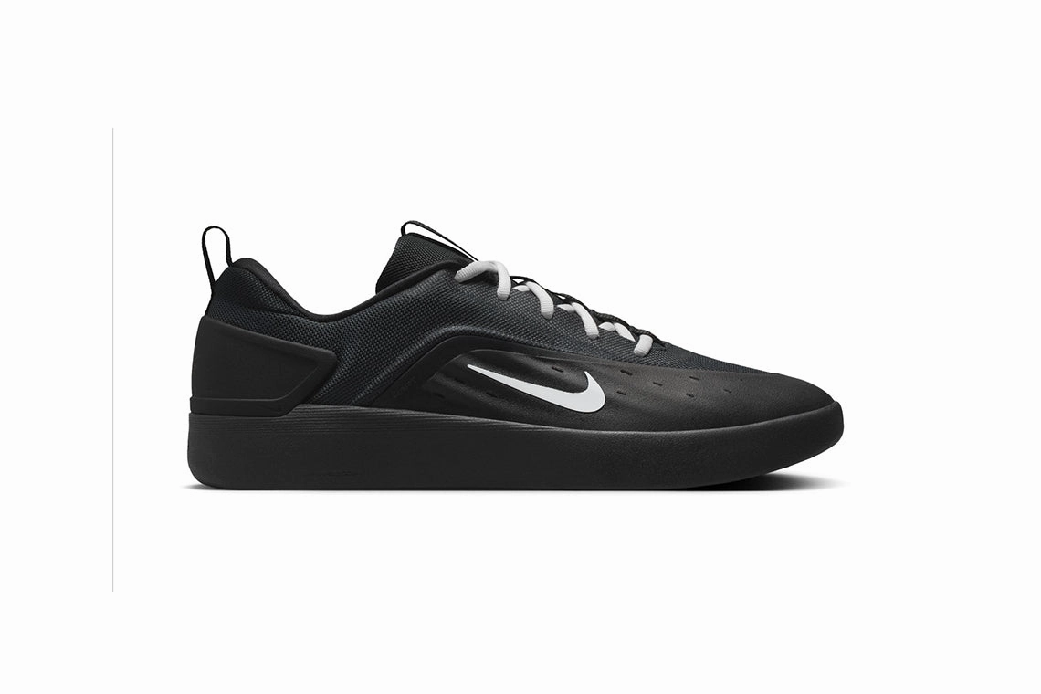 Nike SB Zoom Nyjah 4 : Black / White / Black Nike Closeout Golf Shoes