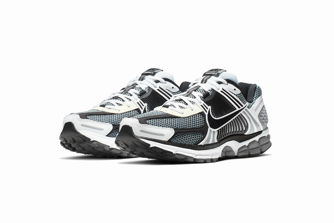 Nike Zoom Vomero 5 SE SP - Black / Metallic Silver (10/25) Lebron Nike Basketball Shoes