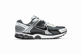Retro Nike Tennis Shoes Nike Zoom Vomero 5 SE SP - Black / Metallic Silver (10/25)