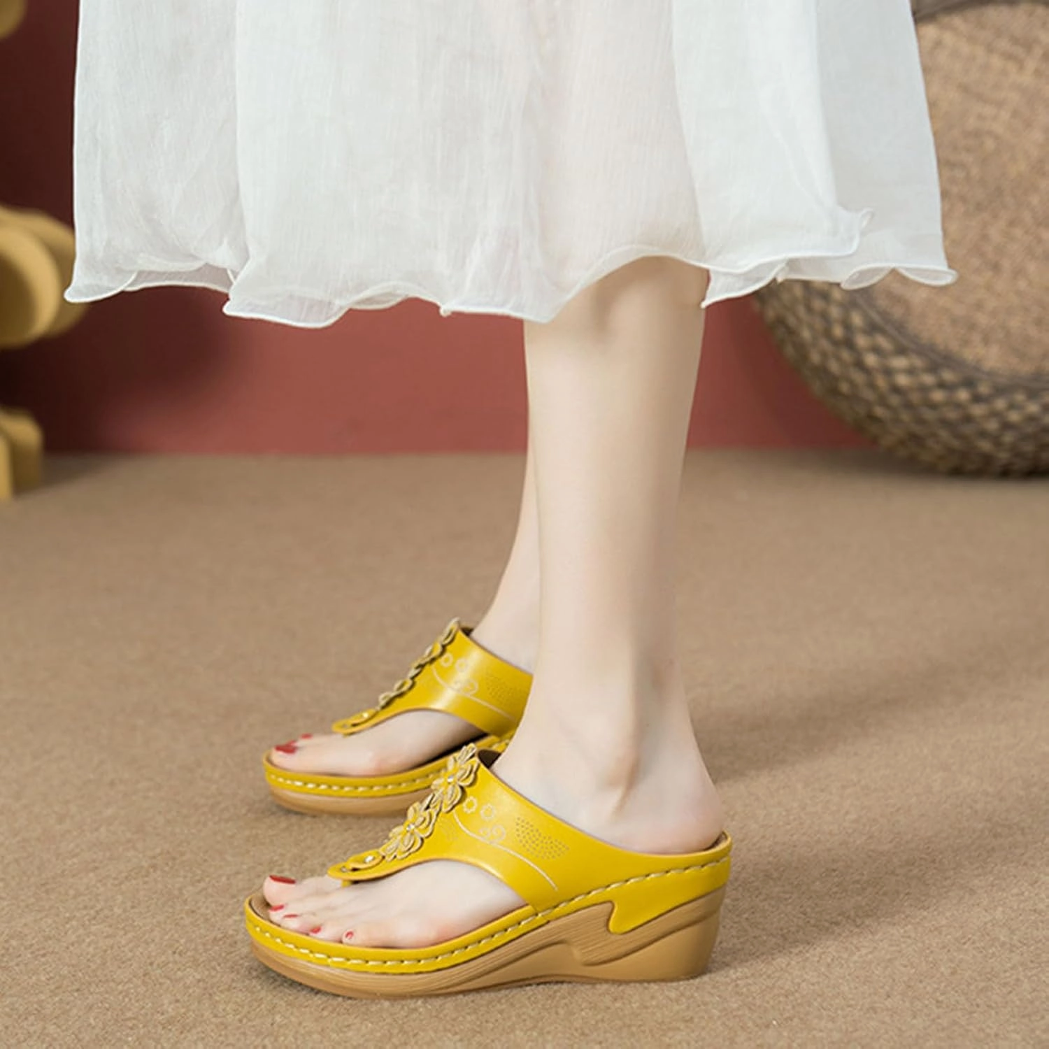 Women's Summer Casual Sandals Flower Decoration Wedge Heel Clip Toe Arch Support Flip Flops Comfortable Beach Sandal Groom Flip Flops