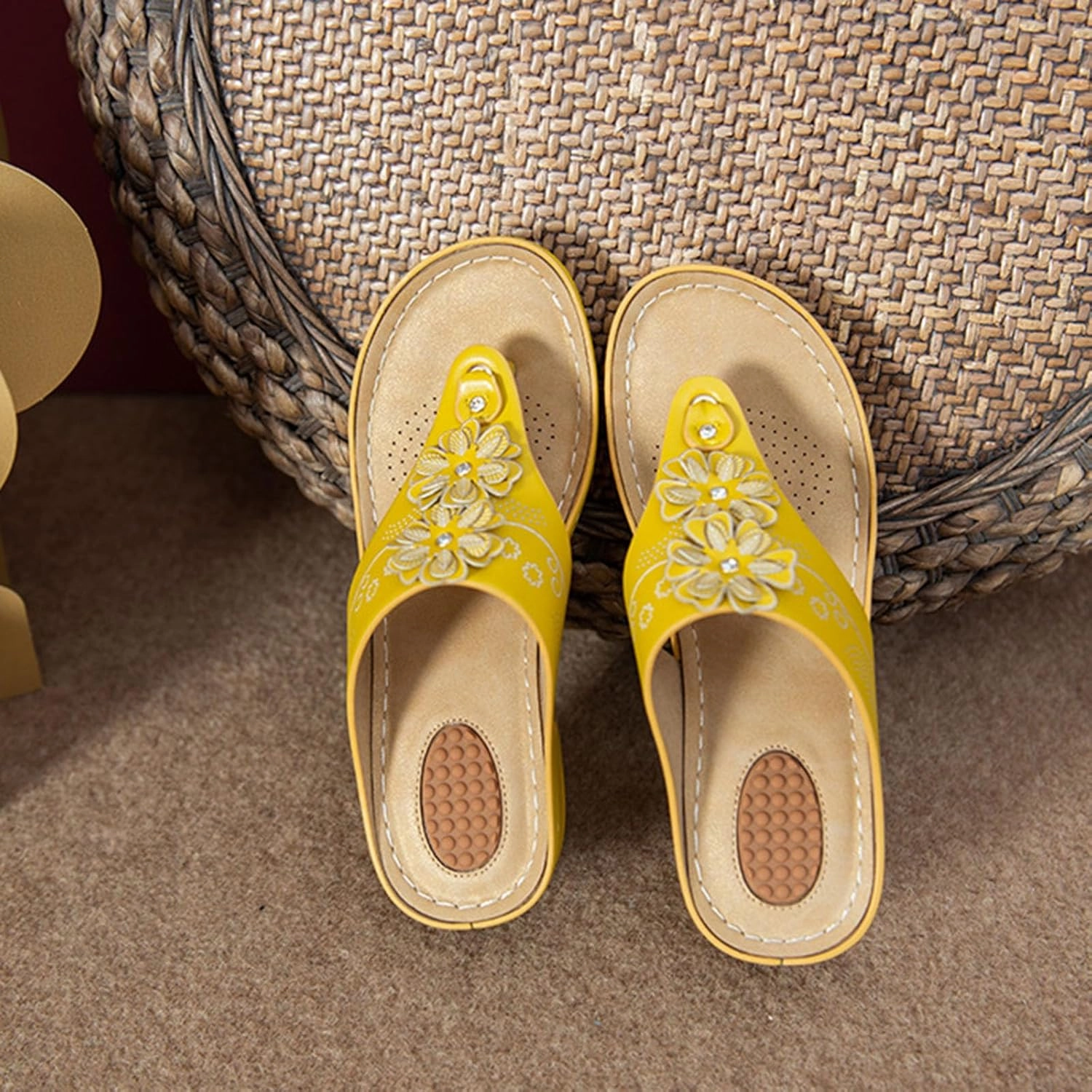 Women's Summer Casual Sandals Flower Decoration Wedge Heel Clip Toe Arch Support Flip Flops Comfortable Beach Sandal Active Flip Flops