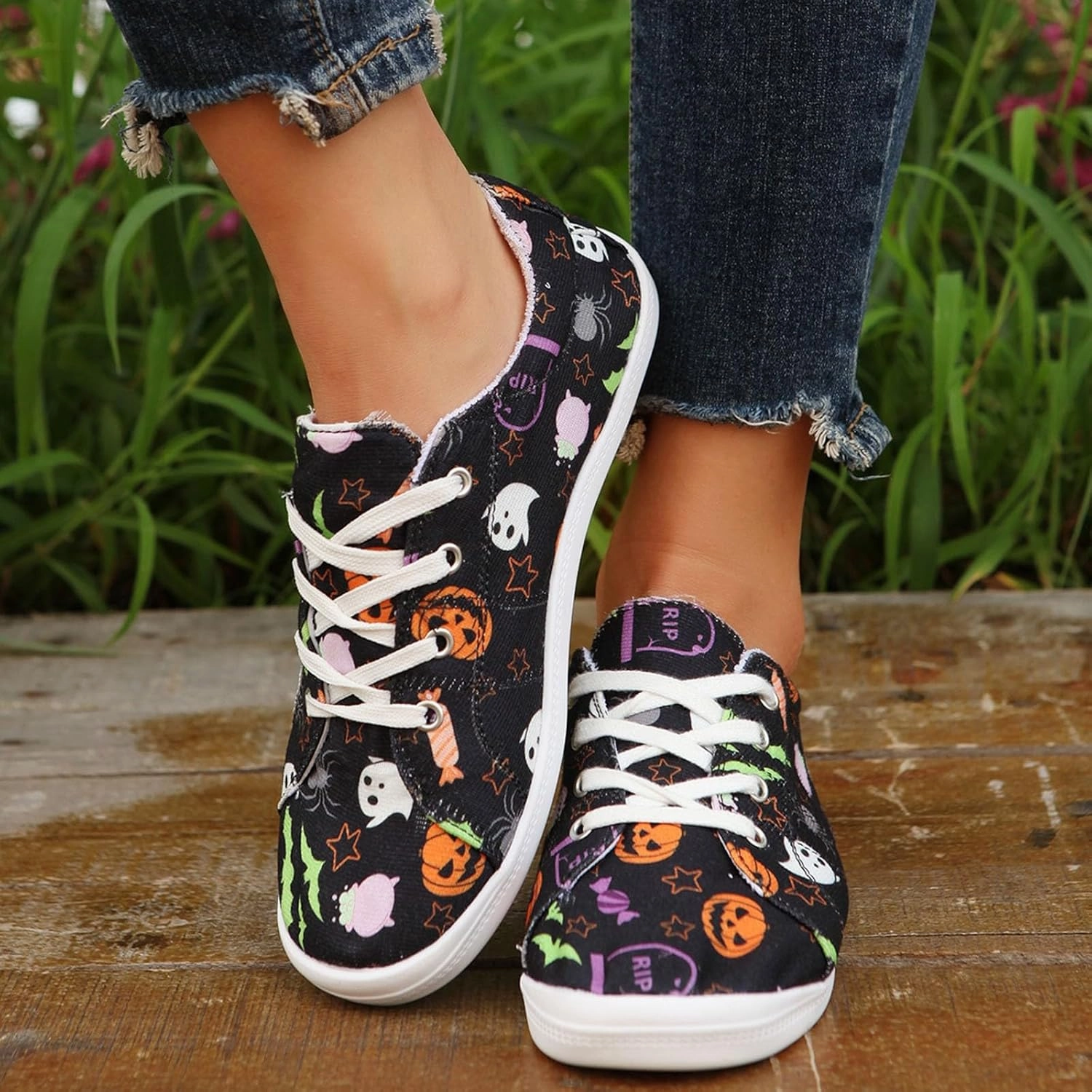 Halloween Shoes for Women, Comfort Low Top Canvas Slip On Sneakers Classic Casual Walking Shoes Comfotable Boat Casual Shoes with Arth Support Fashion Pumpkin Print Canvas Sneakers Badminton Shoes Ranking