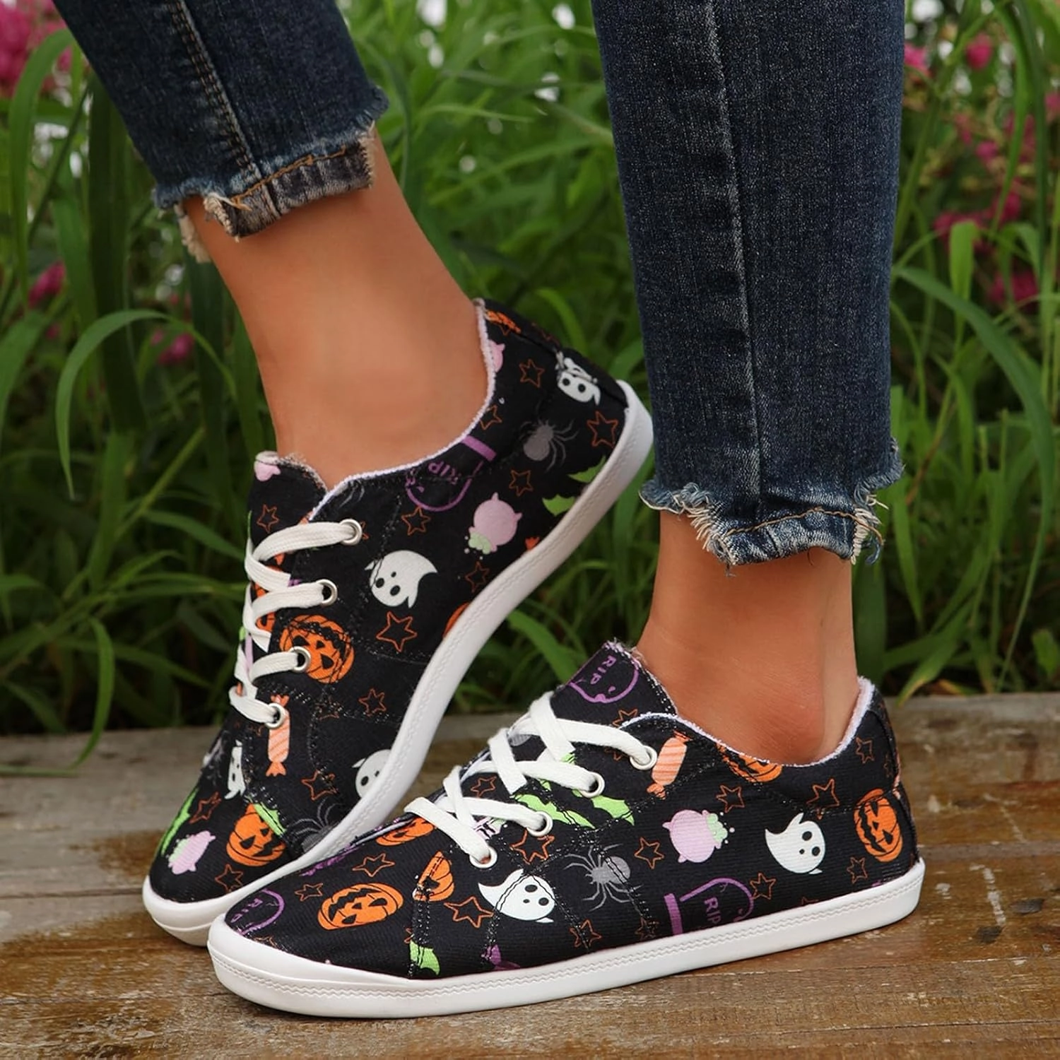 Halloween Shoes for Women, Comfort Low Top Canvas Slip On Sneakers Classic Casual Walking Shoes Comfotable Boat Casual Shoes with Arth Support Fashion Pumpkin Print Canvas Sneakers Professional Badminton Shoes