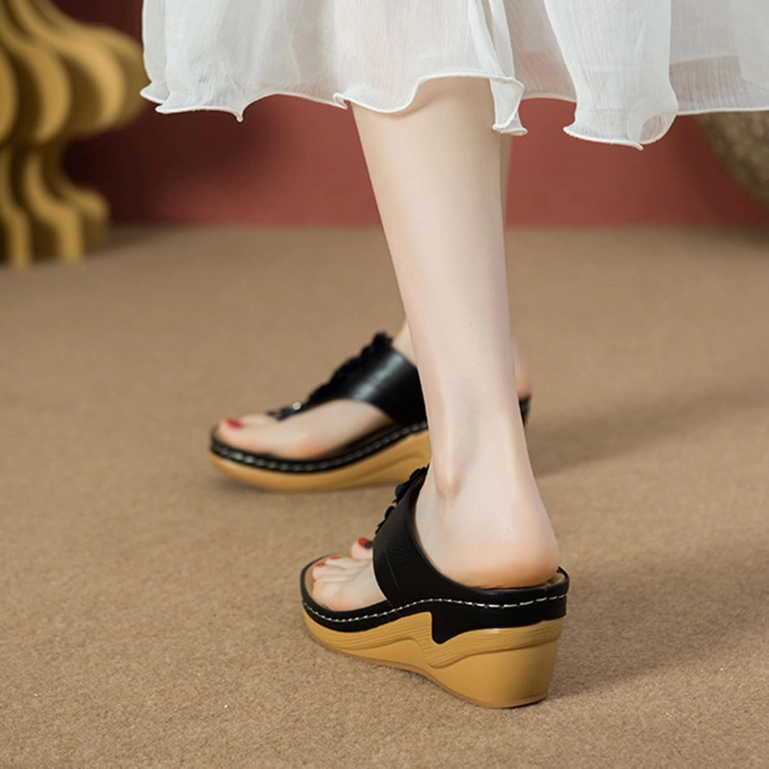 Women's Summer Casual Sandals Flower Decoration Wedge Heel Clip Toe Arch Support Flip Flops Comfortable Beach Sandal Waterproof Flip Flops