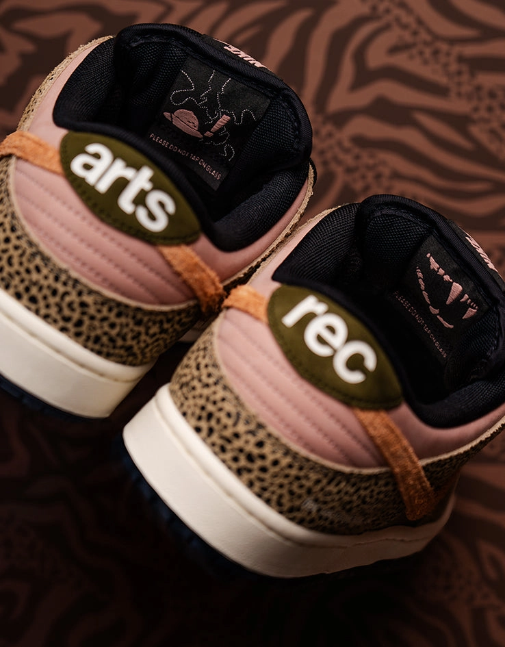 Nike Race Running Shoe Nike SB 'Arts-Rec' Dunk Low Pro Skate Shoes - Khaki/Amber Brown-Rough Green-Rust Pink
